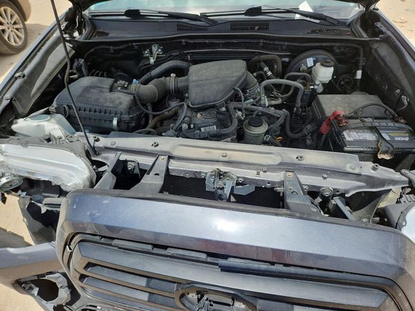 2022 TOYOTA TACOMA SR5