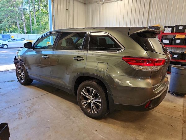 2019 TOYOTA HIGHLANDER LE/LE Plus