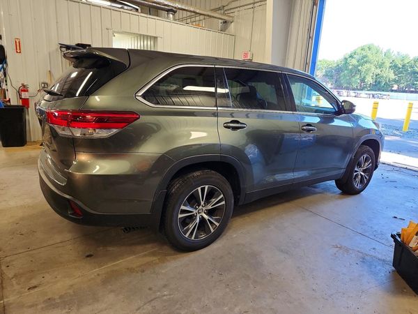 2019 TOYOTA HIGHLANDER LE/LE Plus
