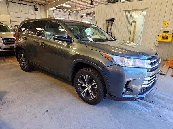 2019 TOYOTA HIGHLANDER LE/LE Plus