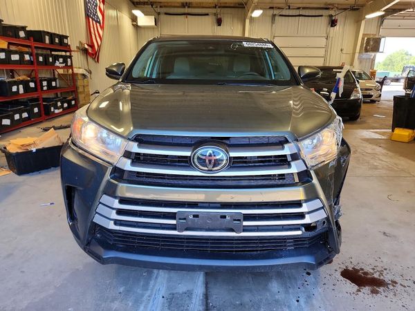 2019 TOYOTA HIGHLANDER LE/LE Plus