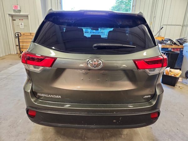 2019 TOYOTA HIGHLANDER LE/LE Plus