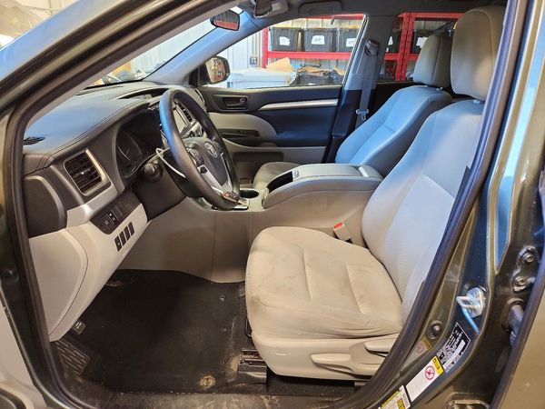 2019 TOYOTA HIGHLANDER LE/LE Plus