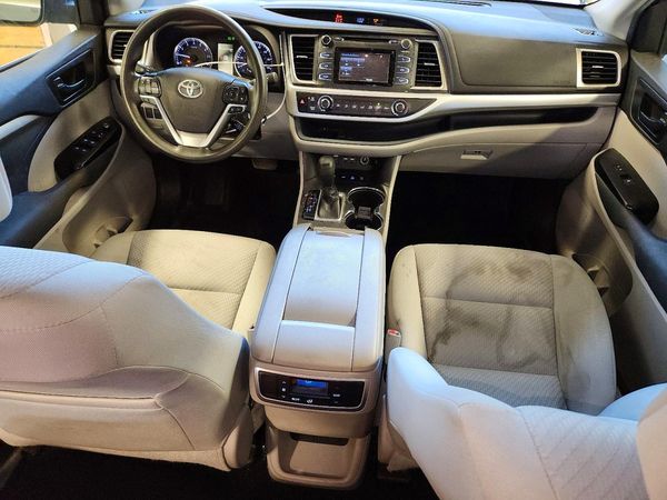 2019 TOYOTA HIGHLANDER LE/LE Plus