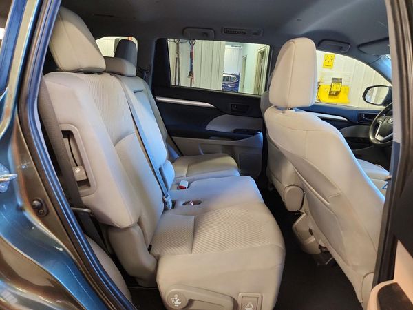 2019 TOYOTA HIGHLANDER LE/LE Plus