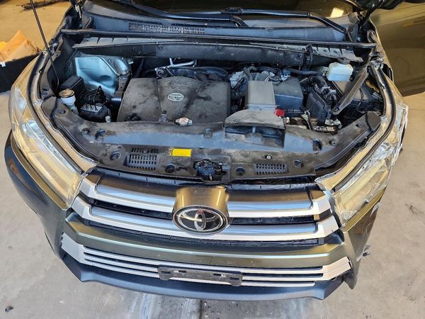 2019 TOYOTA HIGHLANDER LE/LE Plus