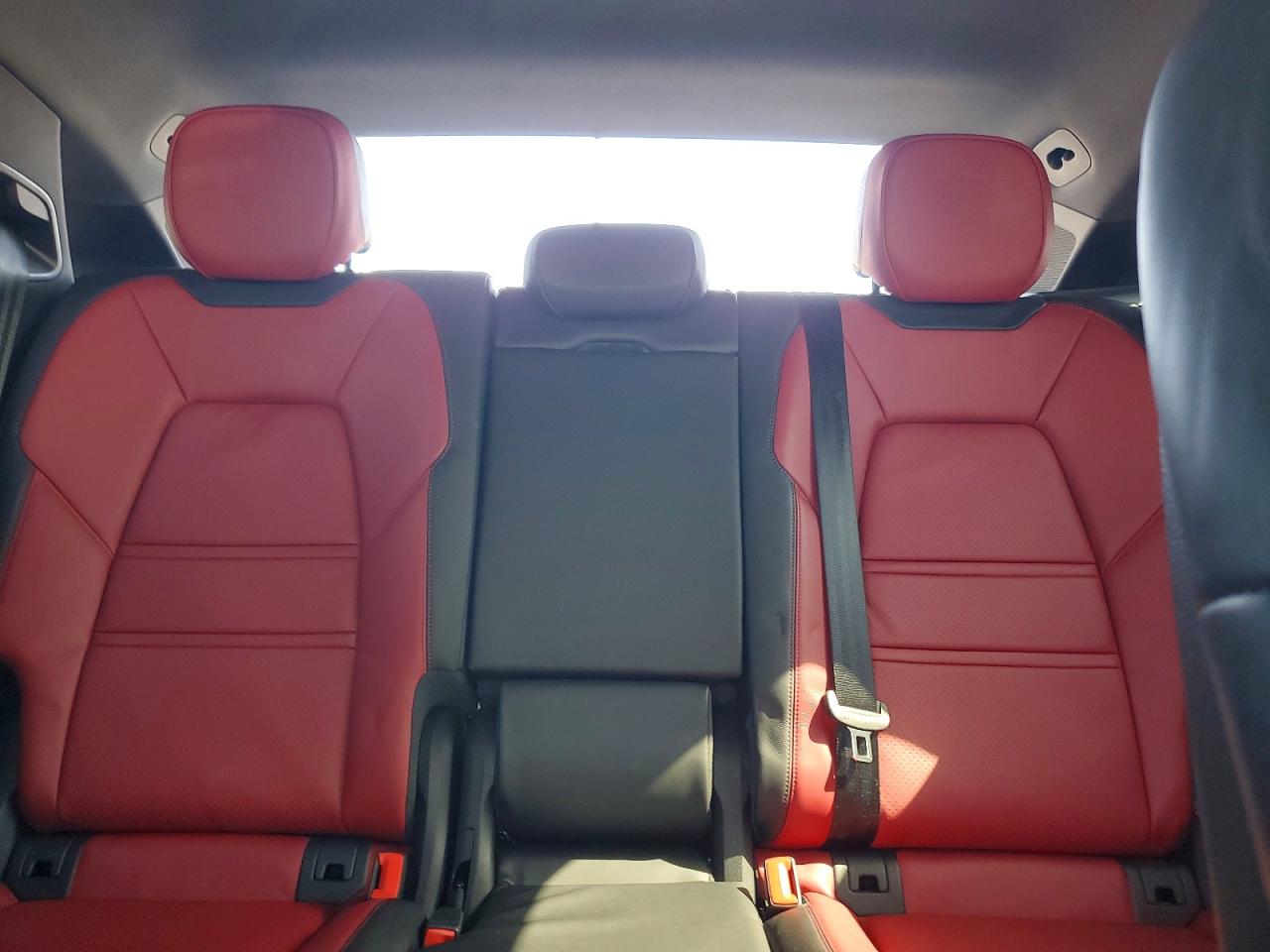2024 PORSCHE CAYENNE Coupe