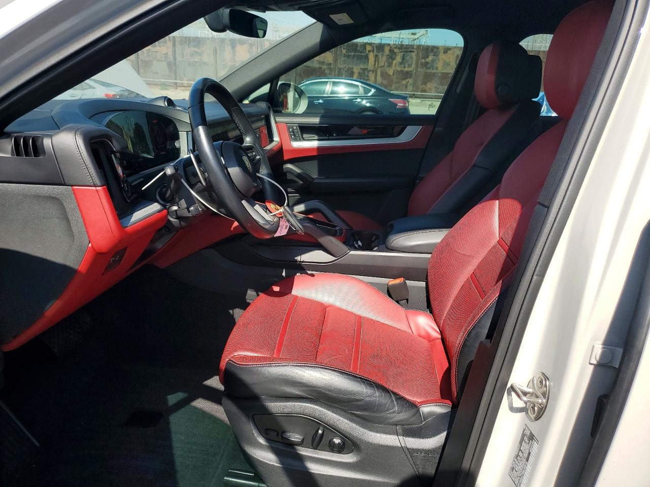 2024 PORSCHE CAYENNE Coupe