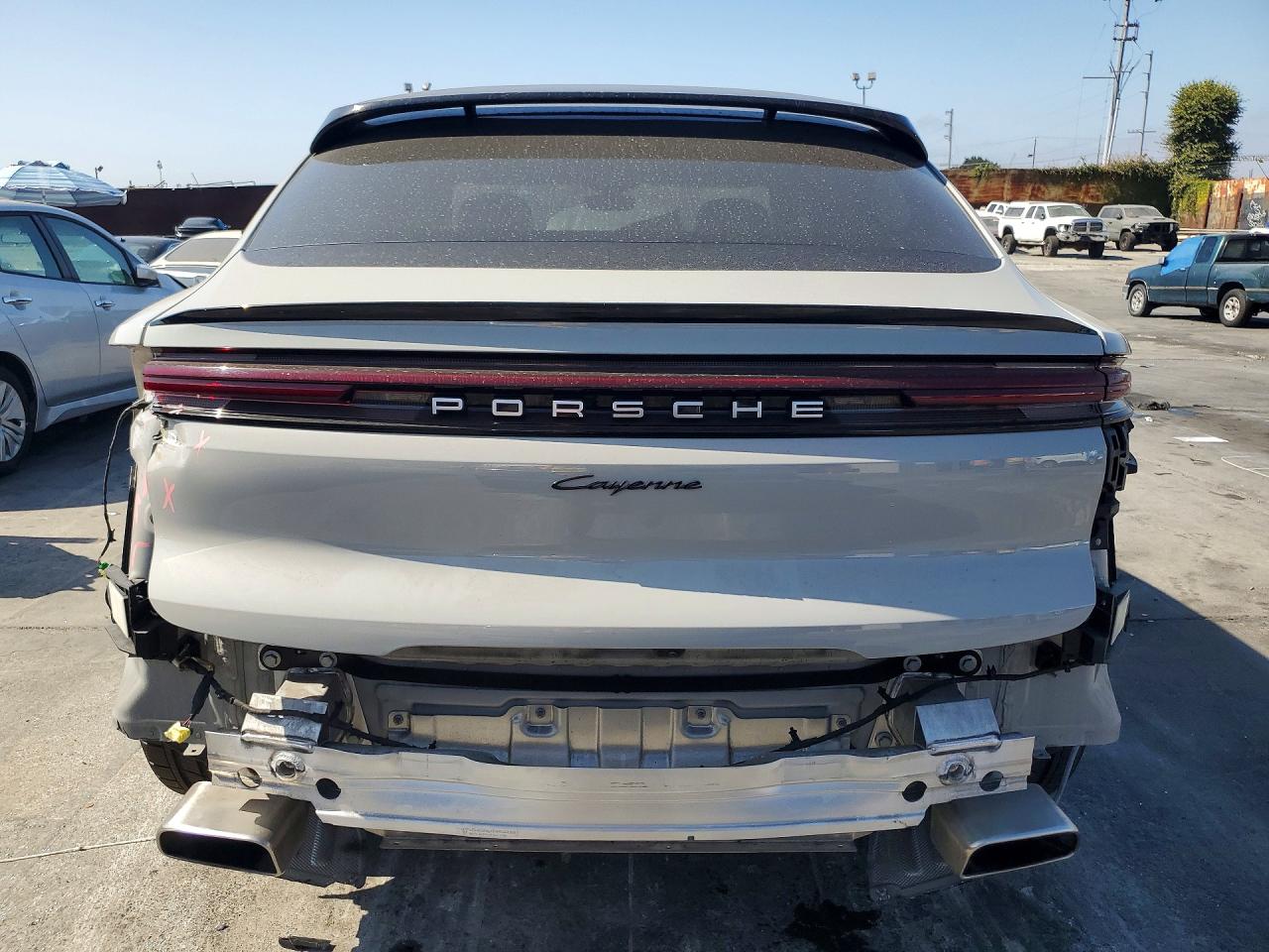 2024 PORSCHE CAYENNE Coupe