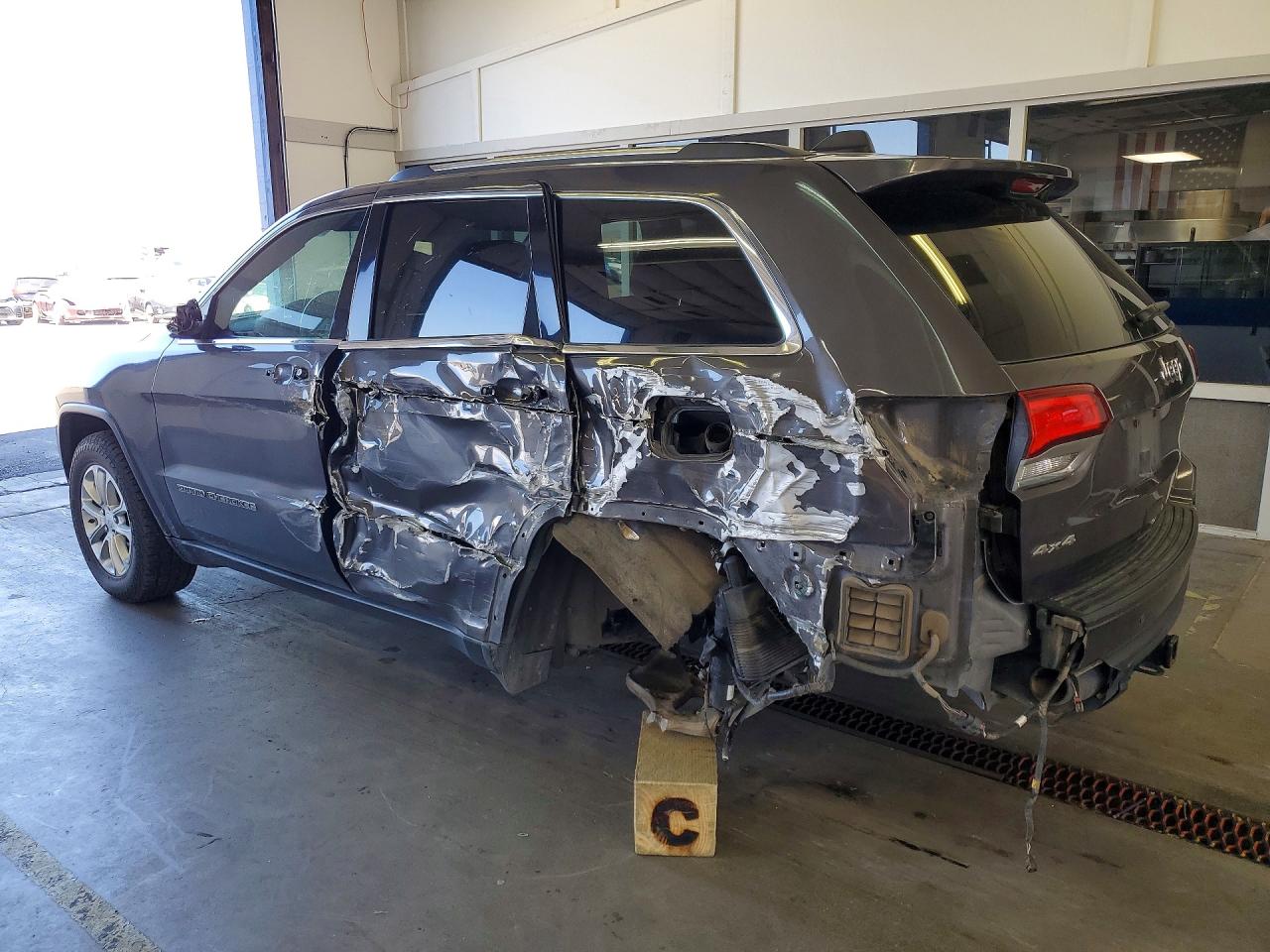 2021 JEEP GRAND CHEROKEE LAREDO 4X4