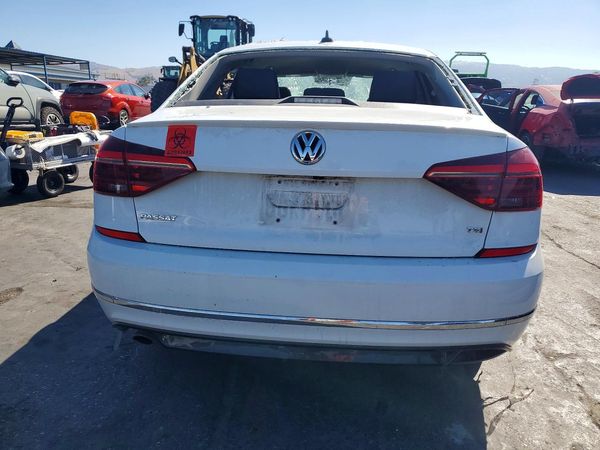 2018 VOLKSWAGEN PASSAT S, R-Line