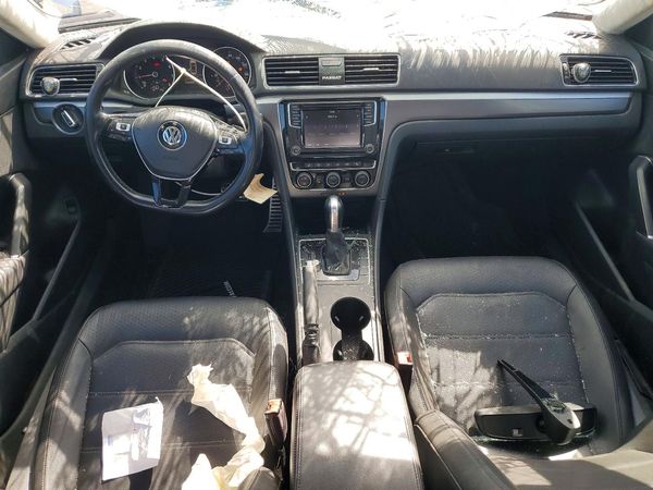 2018 VOLKSWAGEN PASSAT S, R-Line