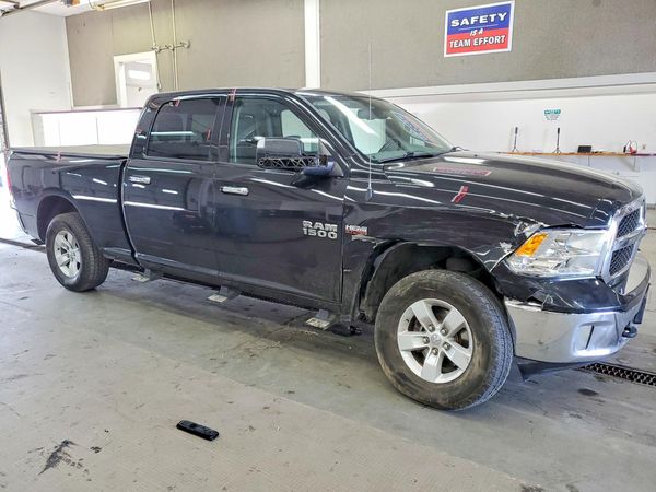2016 RAM 1500 SLT