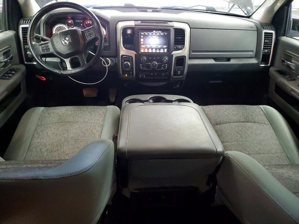 2016 RAM 1500 SLT