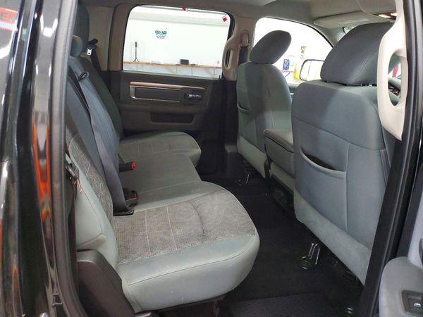 2016 RAM 1500 SLT