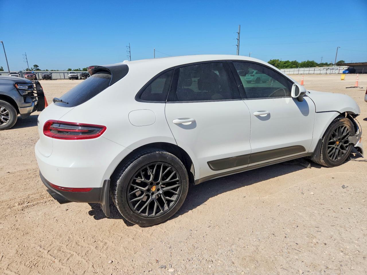 2018 PORSCHE MACAN