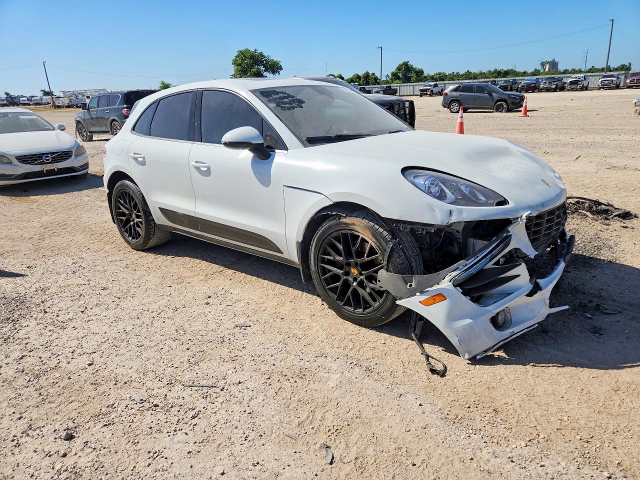 2018 PORSCHE MACAN