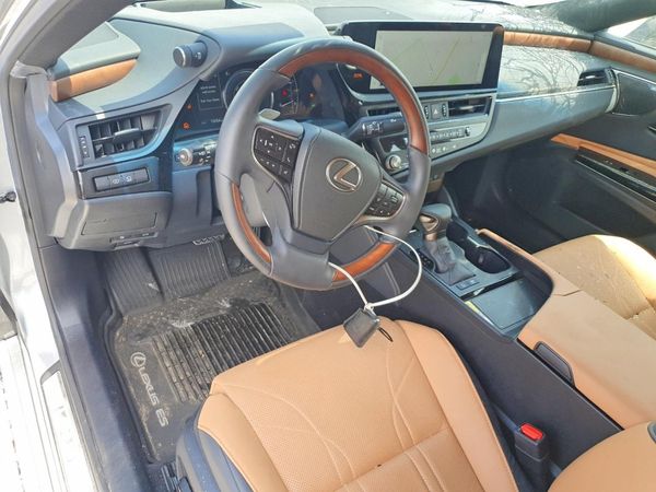 2025 LEXUS ES 300H 300h Ultra Luxury