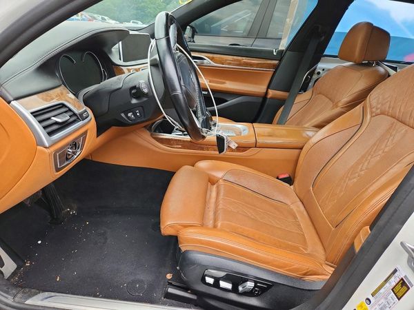 2018 BMW 750 xDrive