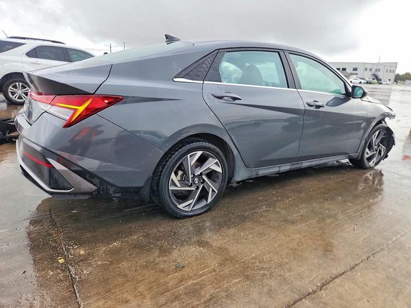 2024 HYUNDAI ELANTRA