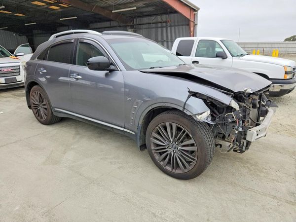 2017 INFINITI QX70