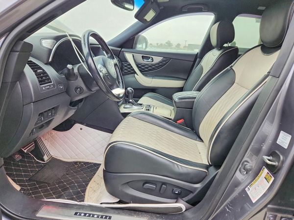 2017 INFINITI QX70
