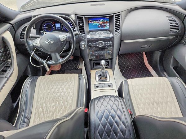 2017 INFINITI QX70