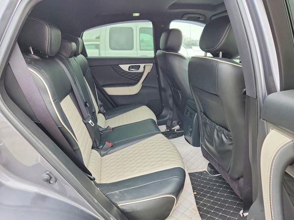 2017 INFINITI QX70