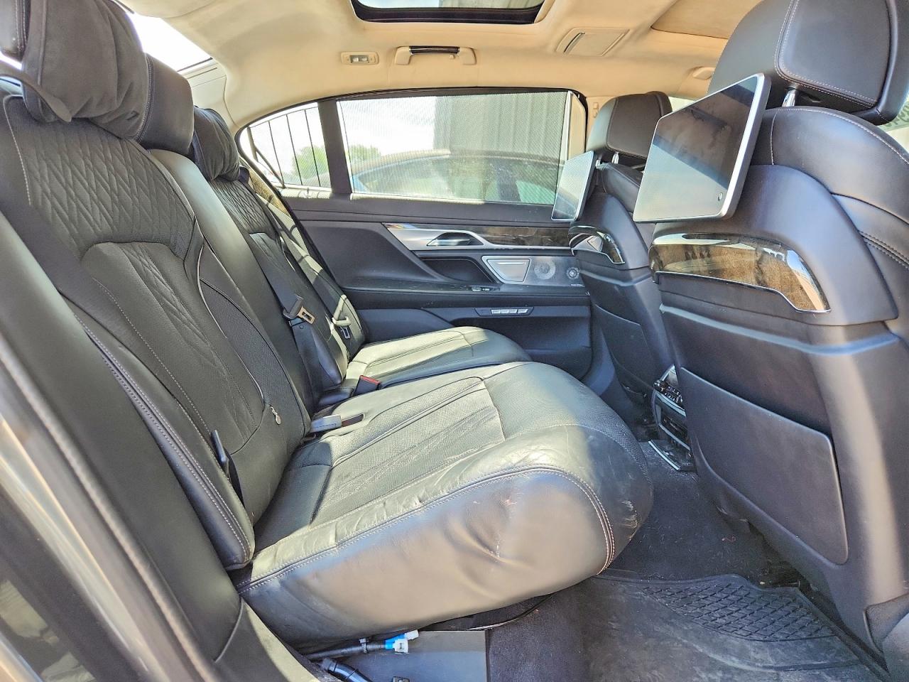 2016 BMW 750 xDrive