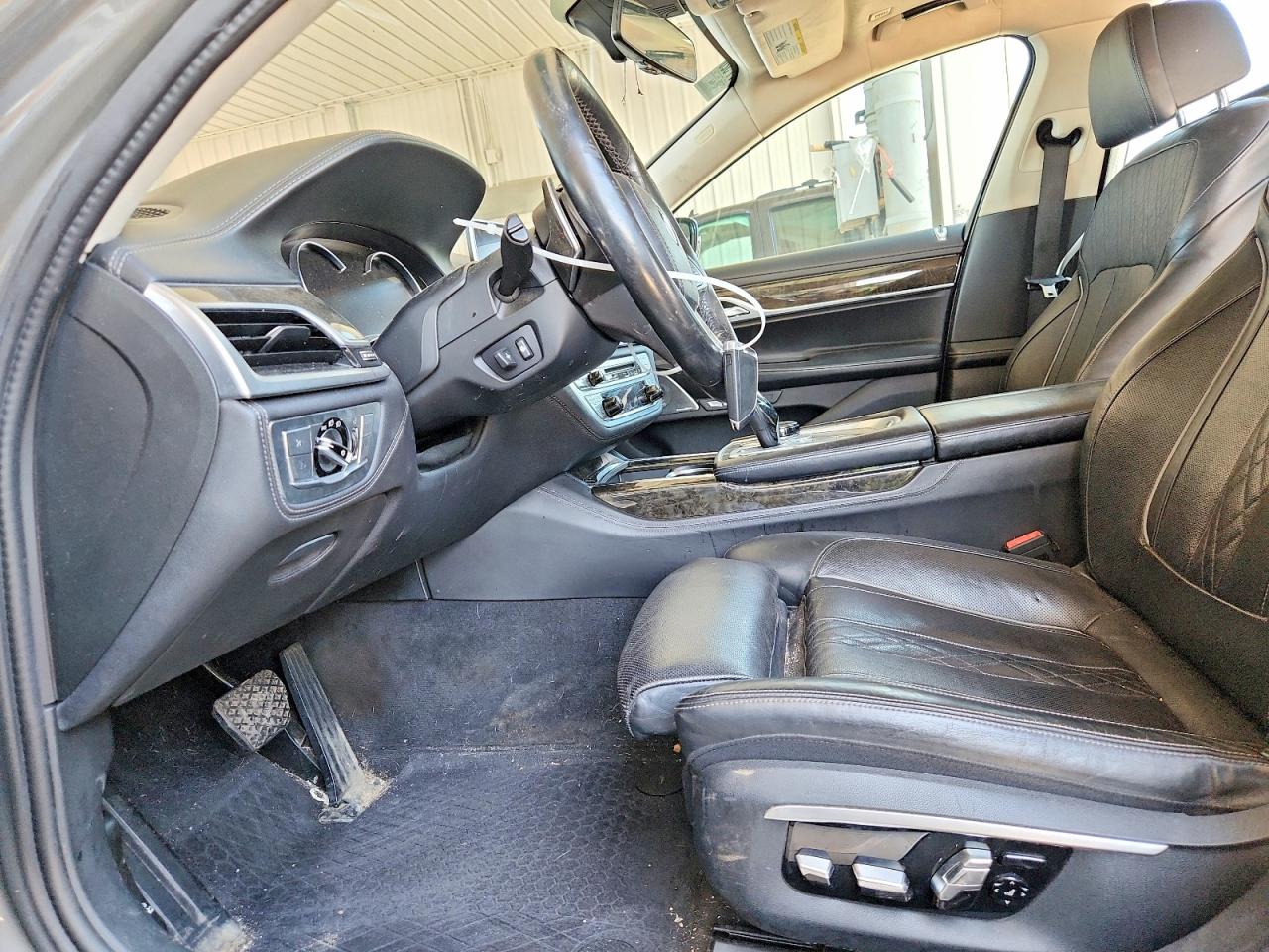 2016 BMW 750 xDrive