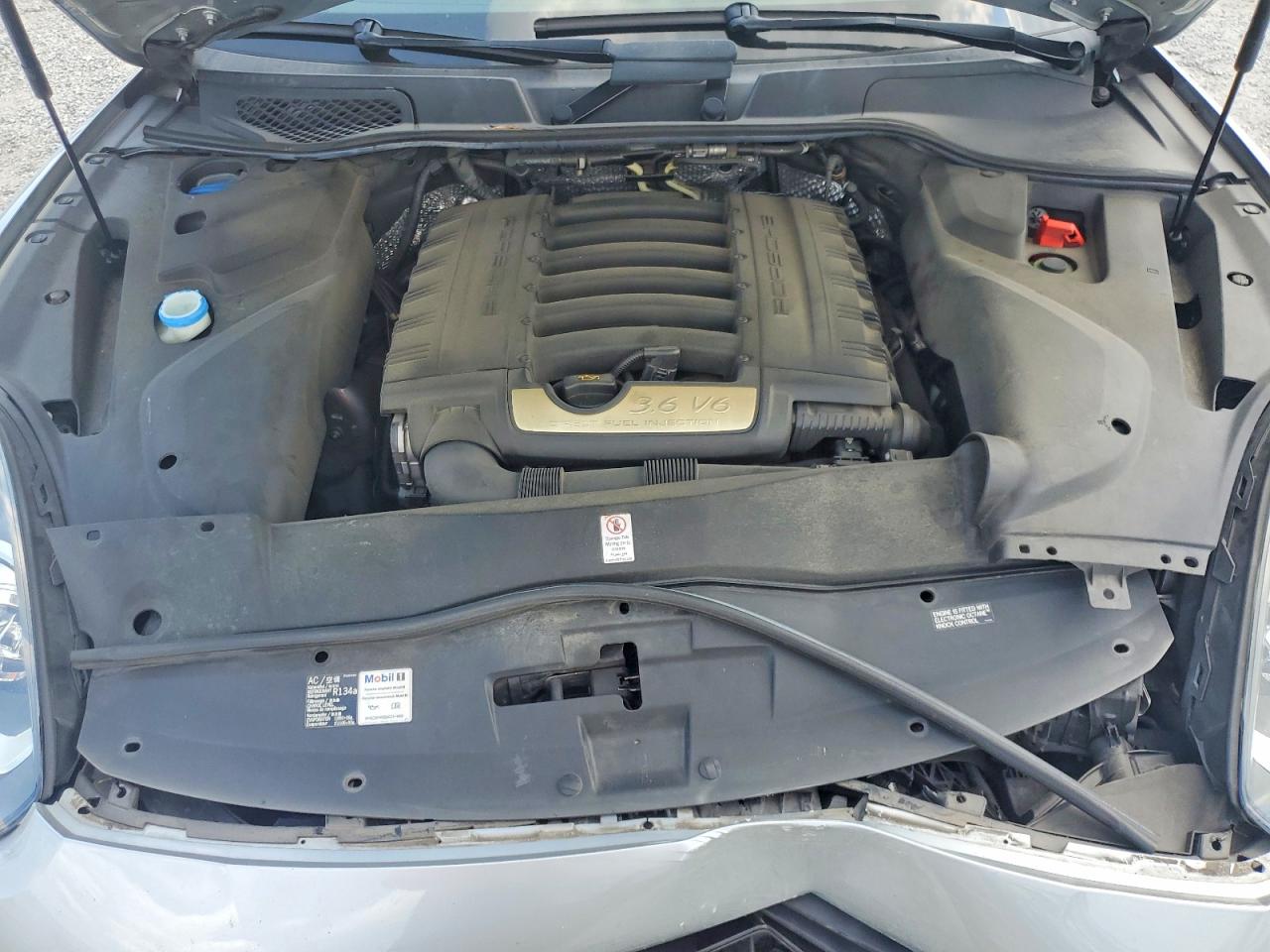 2016 PORSCHE CAYENNE