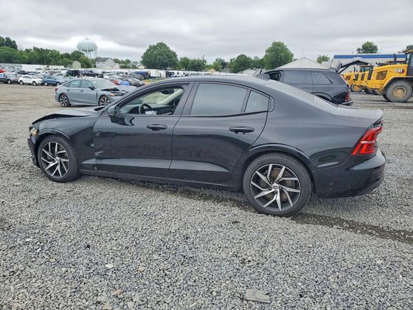 2020 VOLVO S60 Momentum