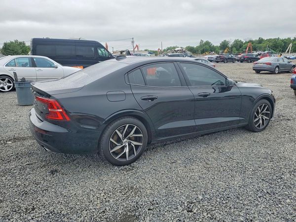 2020 VOLVO S60 Momentum