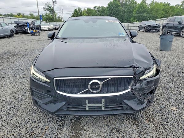 2020 VOLVO S60 Momentum