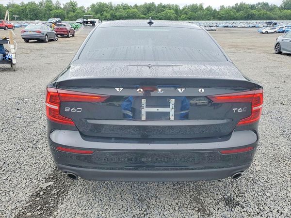 2020 VOLVO S60 Momentum
