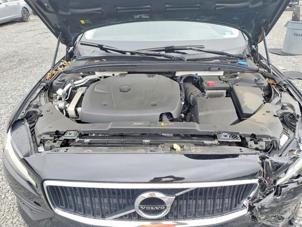 2020 VOLVO S60 Momentum