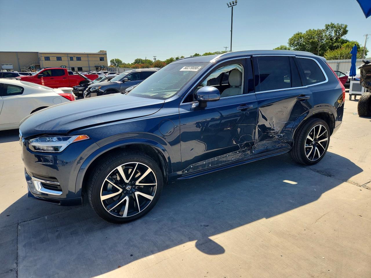 2022 VOLVO XC90