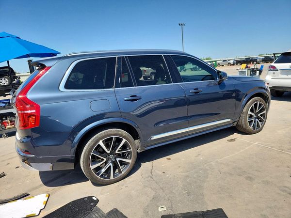 2022 VOLVO XC90