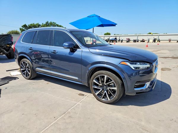 2022 VOLVO XC90