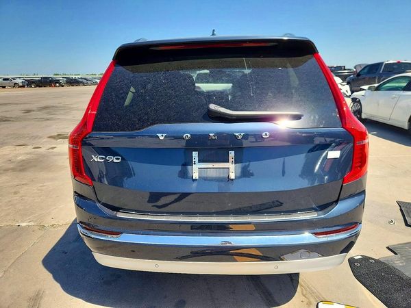 2022 VOLVO XC90