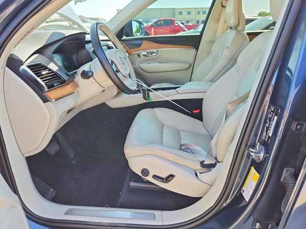 2022 VOLVO XC90