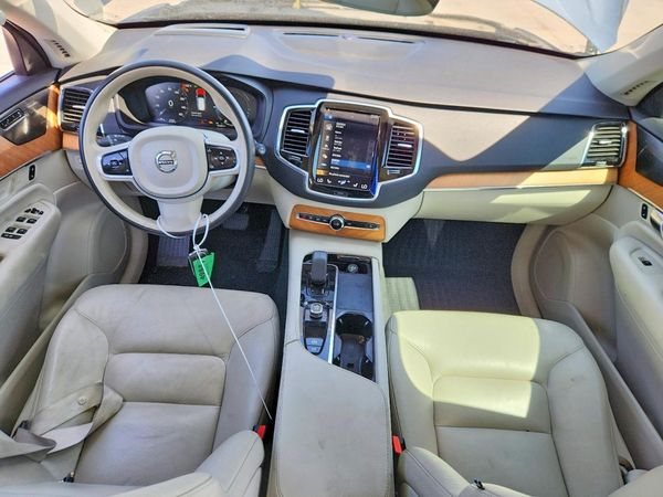 2022 VOLVO XC90