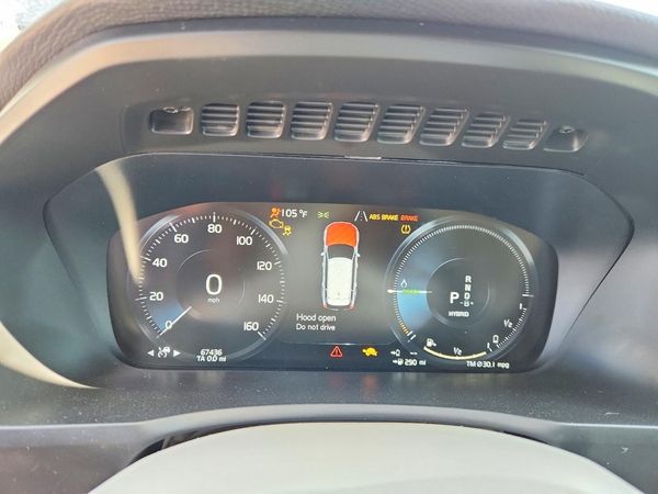 2022 VOLVO XC90