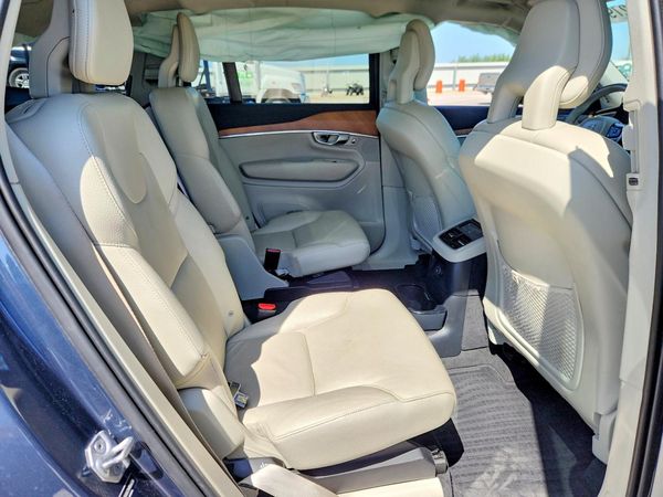 2022 VOLVO XC90