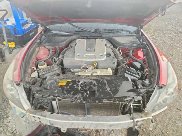 2015 INFINITI Q60 — Engine bay