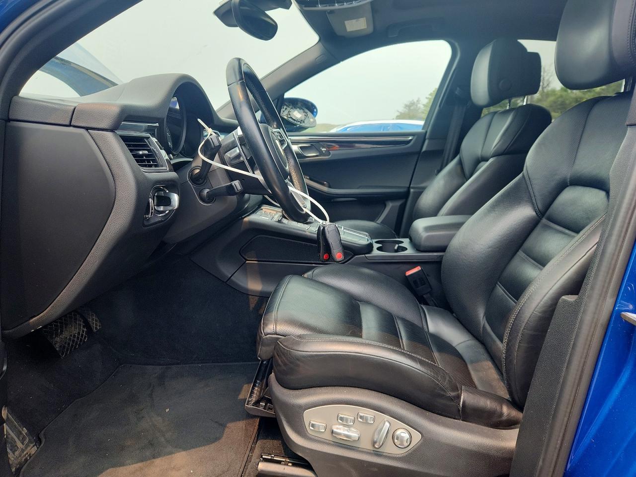 2017 PORSCHE MACAN