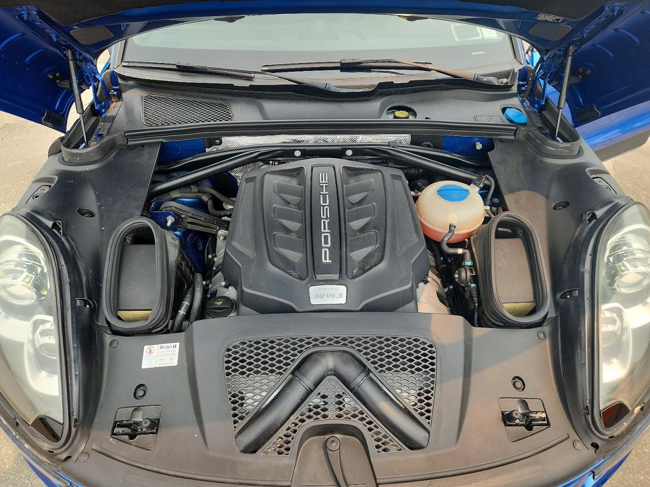 2017 PORSCHE MACAN