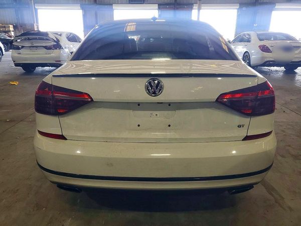 2018 VOLKSWAGEN PASSAT