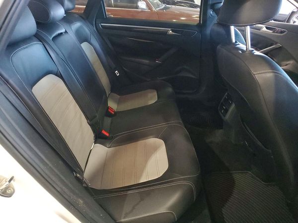 2018 VOLKSWAGEN PASSAT
