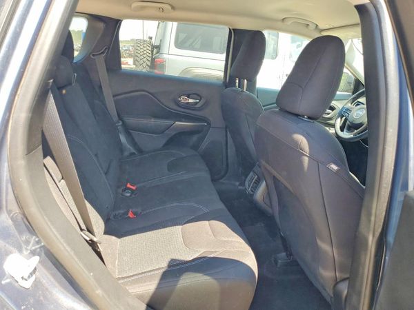 2019 JEEP CHEROKEE LATITUDE FWD